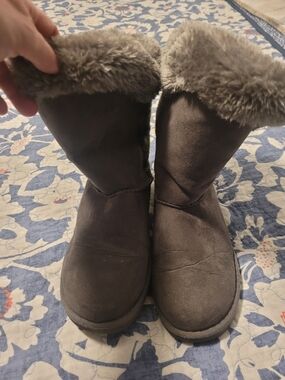 Women's Gray Faux-Fur Lined Slip-On Winter Slippers